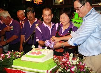 Diana Group Managing Director Sopin Thappajug (2nd right and friends cut the birthday cake celebrating 24 years at the Green Bottle Pub.